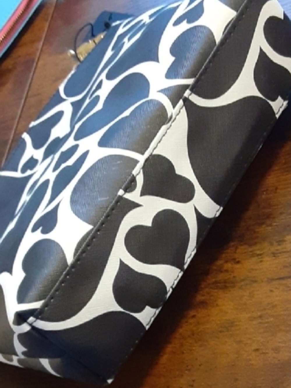 French Bull Heart-Print Black & White Cosmetic Pouch 11x8x2 New With Tags - Picture 6 of 11